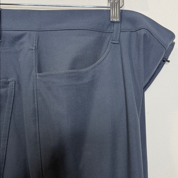 Vuori Men's The Rise The Shine Performance Pants - Charcoal Grey (V431) - Picture 4 of 11